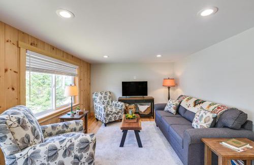 Franklin Maison | Idyllic Eastbrook Cabin Lake Access, Near Acadia!
