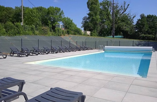 Prailles Location De VR | Idyllic Family Vacation Spot with Seasonal Heated Pool & Gardens