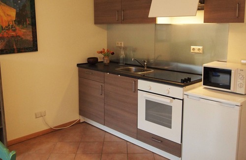 Mesekenhagen Autre | Idyllic farmhouse with a beautiful inner courtyard with a natural garden