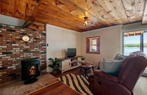 Locke Lake Colony Maison | Idyllic Lakeside Getaway home