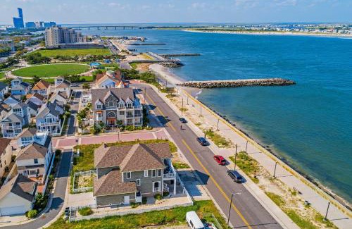 Atlantic City Maison | Idyllic Oceanfront Home on Atlantic City Boardwalk