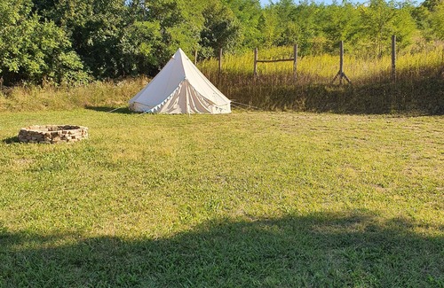 Koppanyszanto Location De VR | Idyllic setting with pool in Koppany Nature Park directly on the walking trails.