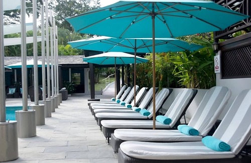 Charlotte Hôtel | Look No Further! 2 Units, Free Breakfast, Outdoor Pool, Free Parking On-site!