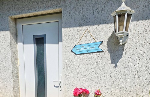 Falkenberg Maison | Idyllic vacation apartment with beach house character & view of the countryside