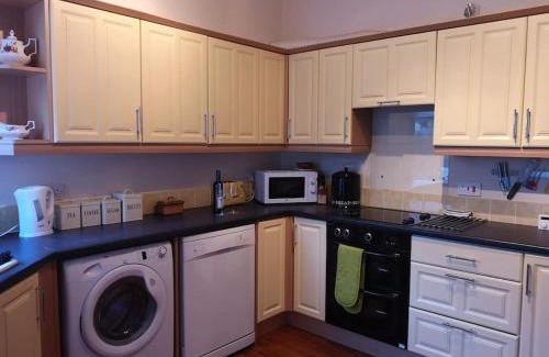 Kinross Maison | Idyllic views over Loch Leven. Excellent location