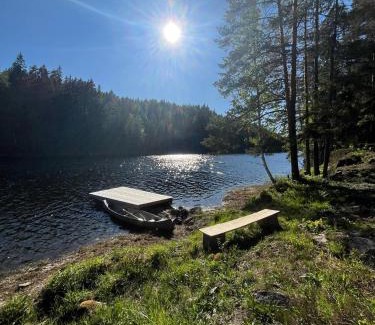 Skien Autre | idyllisk hytte ved vannet