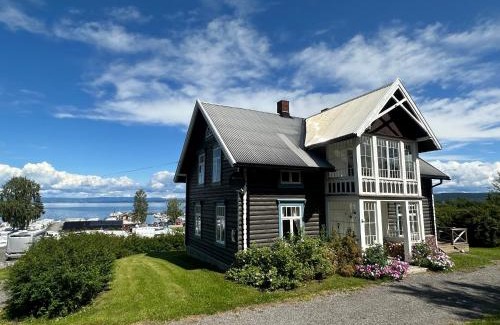 Ostre Toten Autre | Idylliske Evjua ved Mjøsa