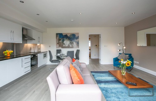 North Wall Appartement | IFSC Spacieux / Calme / Central 2 chambres apt - 15 minutes du centre - 6 personnes