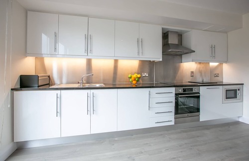 North Wall Appartement | IFSC Spacieux / Calme / Central 2 chambres apt - 15 minutes du centre - 6 personnes
