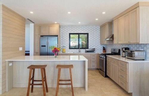 Playa Colorado Maison | Iguana Beach House: Spacious Beachfront House with Swimming Pool