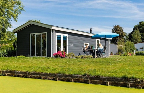 Lageweg Chalet De Ski | ✓ IJssellodge at Parc de IJsselhoeve ✓ Holiday home for 5 persons ✓ Located in Nieuwerkerk aan den IJssel (Zuid-Holland) ✓ Holiday park next to the IJssel ✓ Book directly through the park