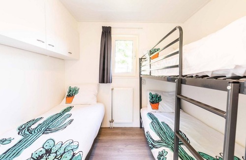 Lageweg Chalet De Ski | ✓ IJssellodge at Parc de IJsselhoeve ✓ Holiday home for 5 persons ✓ Located in Nieuwerkerk aan den IJssel (Zuid-Holland) ✓ Holiday park next to the IJssel ✓ Book directly through the park