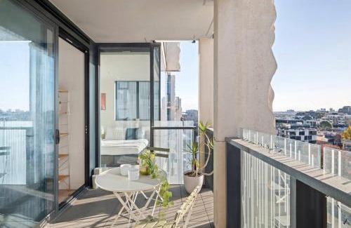 Melbourne Central Business District Appartement | Ikebana Skies - CBD Fringe by Queen Victoria Market