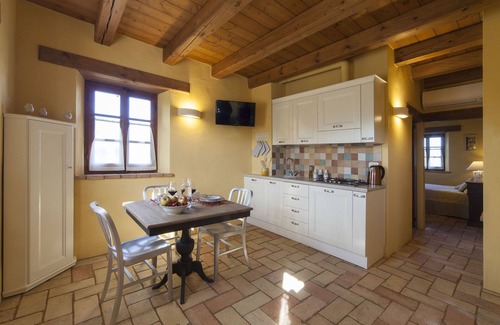 Bettolelle Appartement | Il Ciliegio, app dans une villa typique avec piscine à 7 km de la mer, Senigallia, Marches