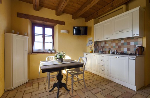 Bettolelle Appartement | Il Ciliegio, app dans une villa typique avec piscine à 7 km de la mer, Senigallia, Marches