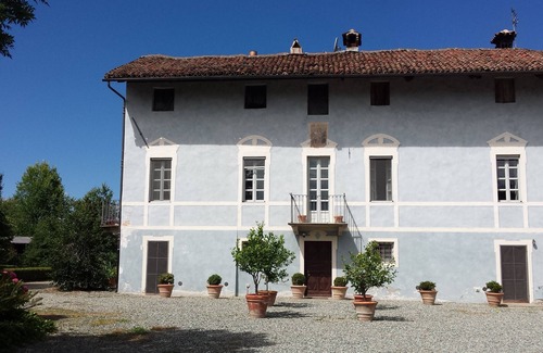 Savigliano Villa | "Il Palazzo" Appartement indépendant, grand parc, court de tennis, petite piscine
