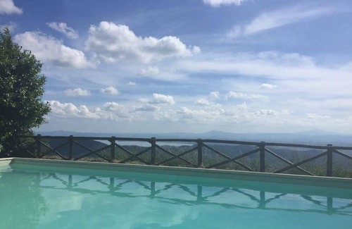 Cortona Maison | Il Rifugio, une ferme à Cortona avec vue panoramique sur le lac Trasimène