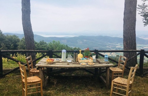 Cortona Maison | Il Rifugio, une ferme à Cortona avec vue panoramique sur le lac Trasimène