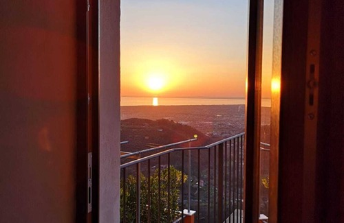 Monteggiori Maison | Casa con terraza panorámica y vistas al mar en un pueblo antiguo (hasta 4 personas)