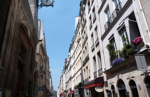 Les Iles Appartement | Ile St Louis 3 BR Appartement