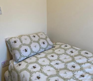 Loxford Maison | Ilford Express Room in East London