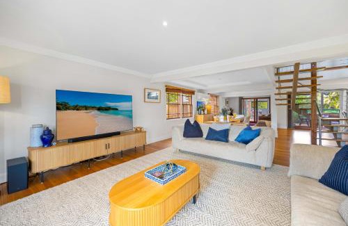 Camden Head Maison | Illalangi - views, pool, walk to beach