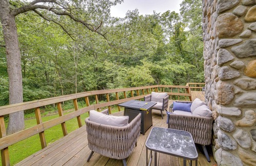 Putnam Cabine | Illinois Cabin w/Wraparound Deck & Fireplaces