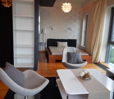 Vizafogo Appartement | Imádnivaló medencés hotellakás szaunával.