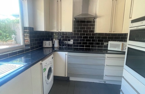 Cuffley Maison | Immaculate 2-Bed House in Potters Bar