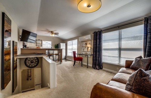 Dallas Maison | Immaculate 2-Bed in Dallas Close to Everything!