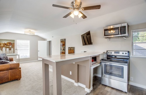 Dallas Maison | Immaculate 2-Bed in Dallas Close to Everything!