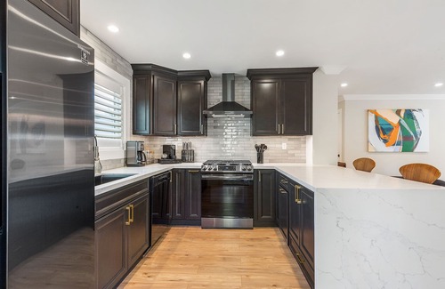 Walnut Creek Maison | Immaculate 2 Bedroom Executive Rental with Private Patio and Garage