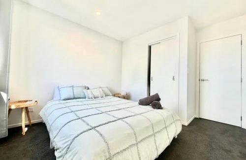 Auckland Appartement | Immaculate - 2 Bedroom Townhouse close to the train station