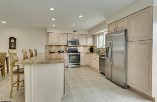 Southend Maison | Immaculate 3 Bed 2.5 Bath Quiet community with pool Monthly Rental