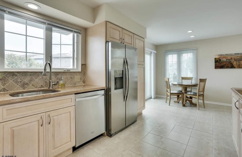 Southend Maison | Immaculate 3 Bed 2.5 Bath Quiet community with pool Monthly Rental