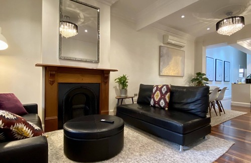 Redfern Maison | Immaculate 3 Bed City Home - Close to Everything