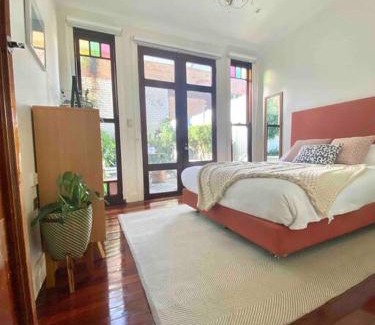 Redfern Maison | Immaculate 3 Bed City Home - Close to Everything!