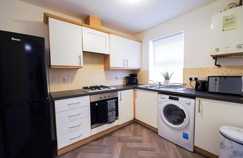Seisdon Maison | Immaculate 4-Bed House in Kings Norton