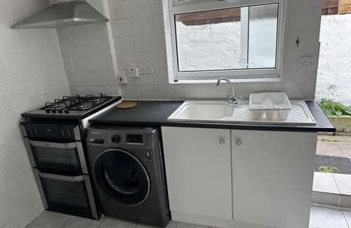 Enfield Lock Maison | Immaculate 4-Bed House in Enfield near Enfield loc