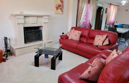 Cervaro Villa | Immaculate 4-Bed House in Cassino Villa Aurora
