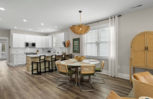 Garden City Maison | Immaculate 5BR Retreat- Pool and More! The Blue Palm