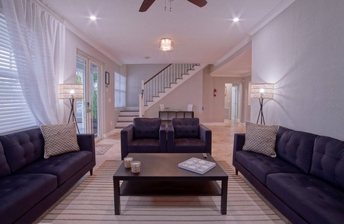 East Boca Raton Villa | Immaculate Contemporary Villa 1.5 mi to The Beach & Mizner Park