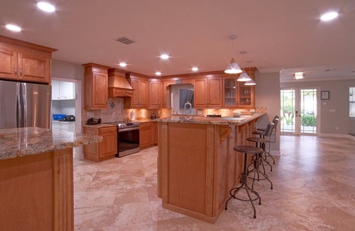 East Boca Raton Villa | Immaculate Contemporary Villa 1.5 mi to The Beach & Mizner Park
