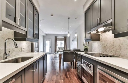 Lawrence Park Maison | Immaculate Executive Townhouse
