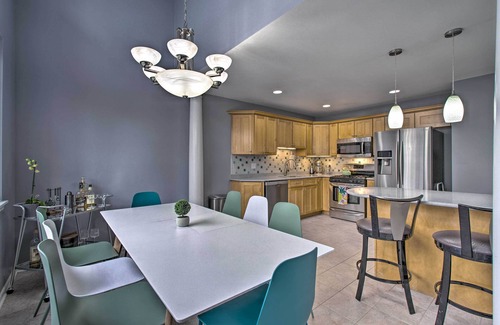 Miller Beach Maison | Immaculate Family Townhome - Walk to Beach!