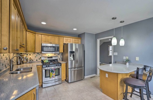 Miller Beach Maison | Immaculate Family Townhome - Walk to Beach!
