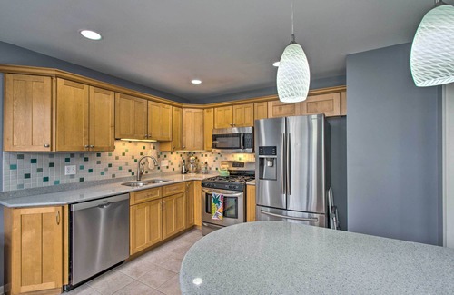 Miller Beach Maison | Immaculate Family Townhome - Walk to Beach!