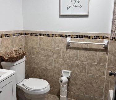 Newark Appartement | Immaculate Luxury 3KINGs Bed, 2 Bath