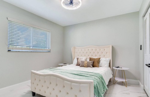 Rustic Oaks Maison | Immaculate, refurbished house, specious yard and private pool in Palm Harbor