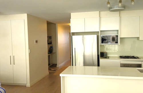 Gordon Appartement | Immaculate, spacious & peaceful apartment with 2 Bdm, 2 Bath & study area.